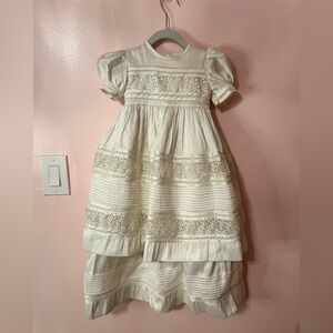 Source Unknown Ivory Lace Tiered Formal Dress for Kids